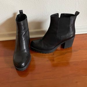 Vagabond Black Leather Chelsea Boots